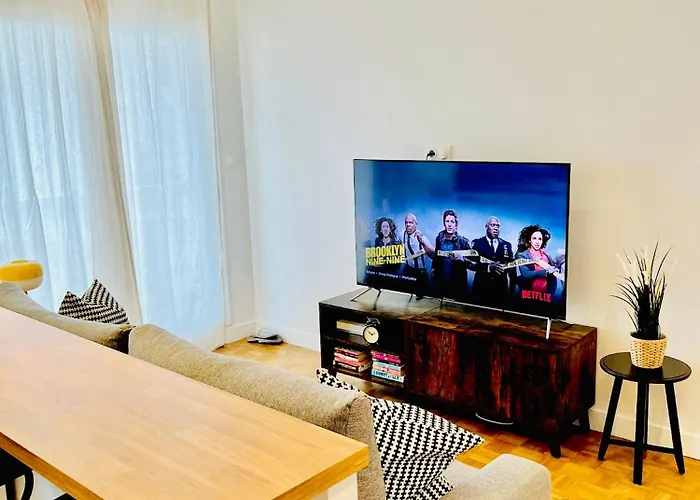 Defense-2Rooms-Forwork-Balcony-Freeparking