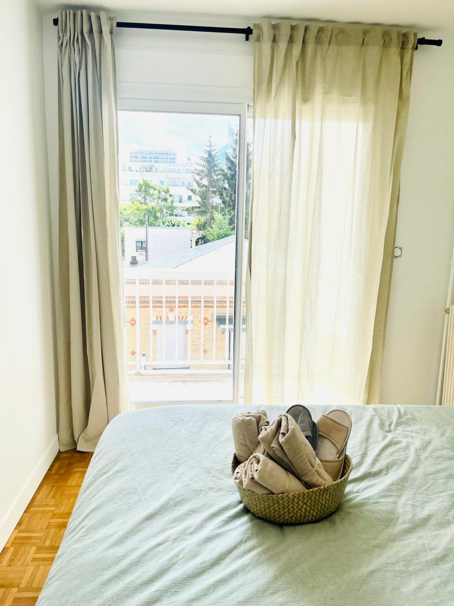 Defense-2rooms-forwork-balcony-freeparking *