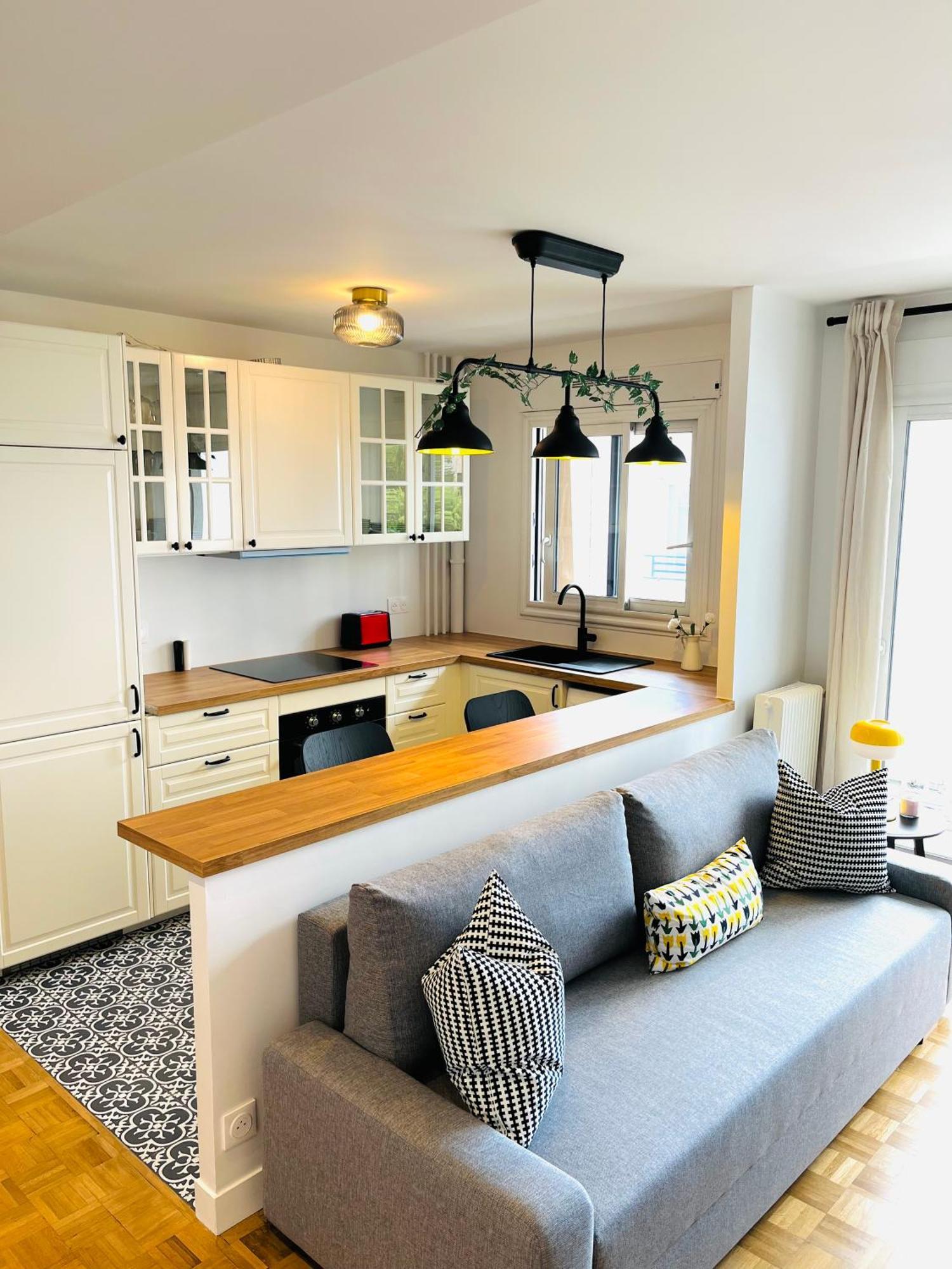Defense-2rooms-forwork-balcony-freeparking *