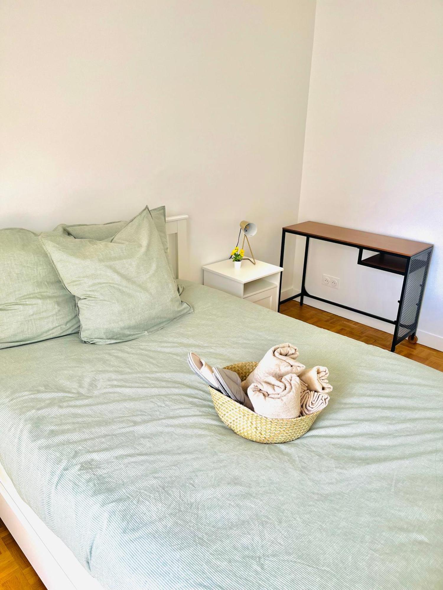 Defense-2rooms-forwork-balcony-freeparking Appartement