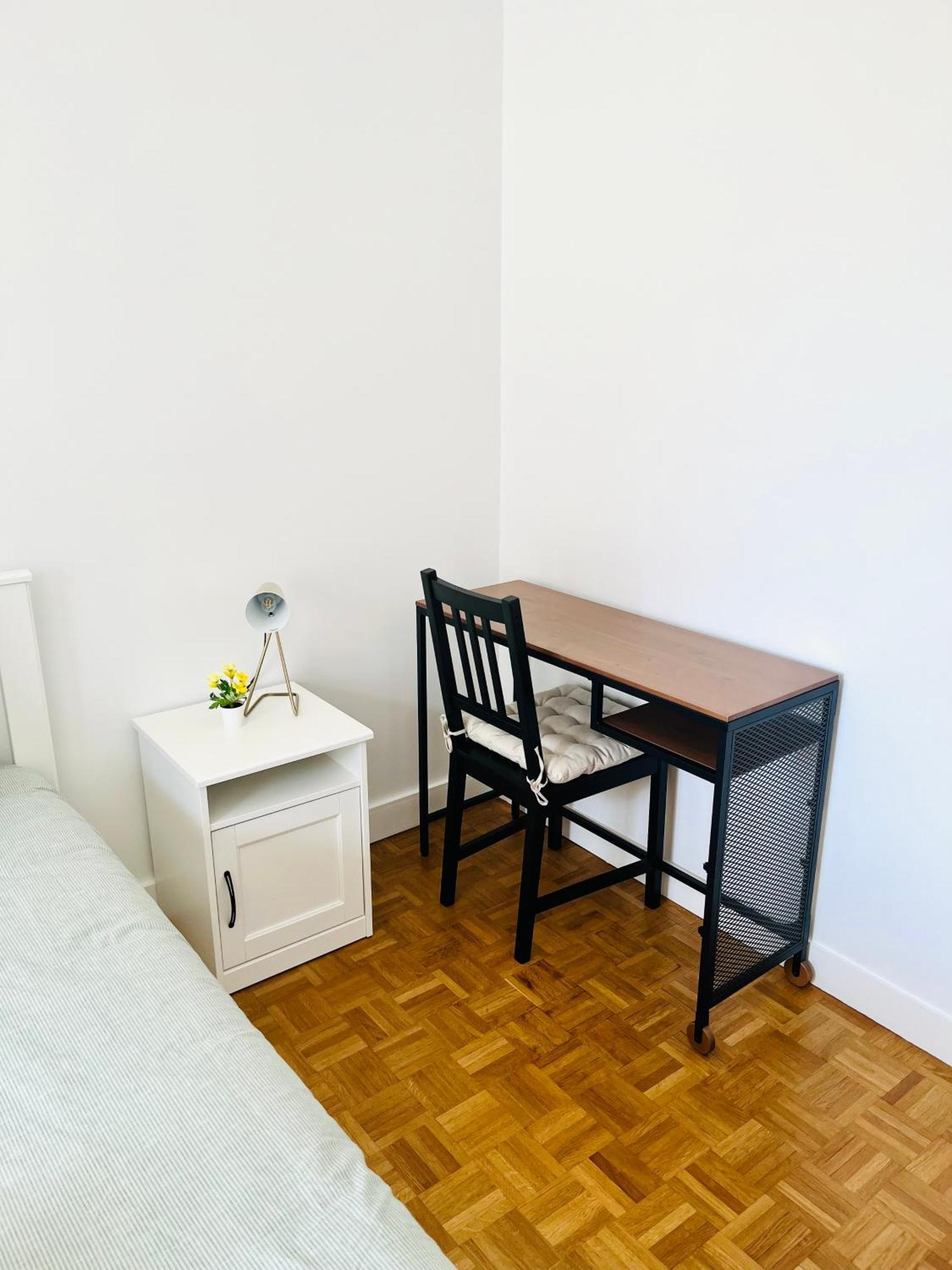 Defense-2rooms-forwork-balcony-freeparking * Courbevoie