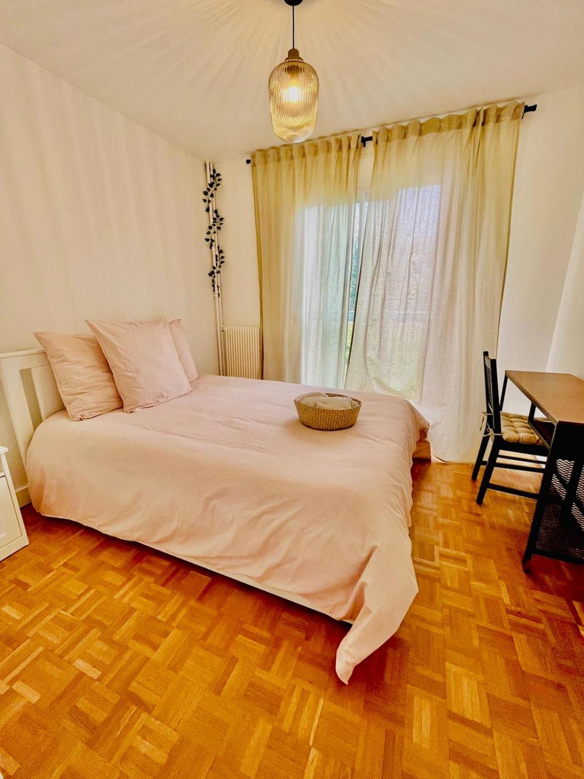 Defense-2rooms-forwork-balcony-freeparking Apartment *